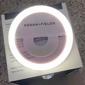 Rodan and Fields selfie light NIB